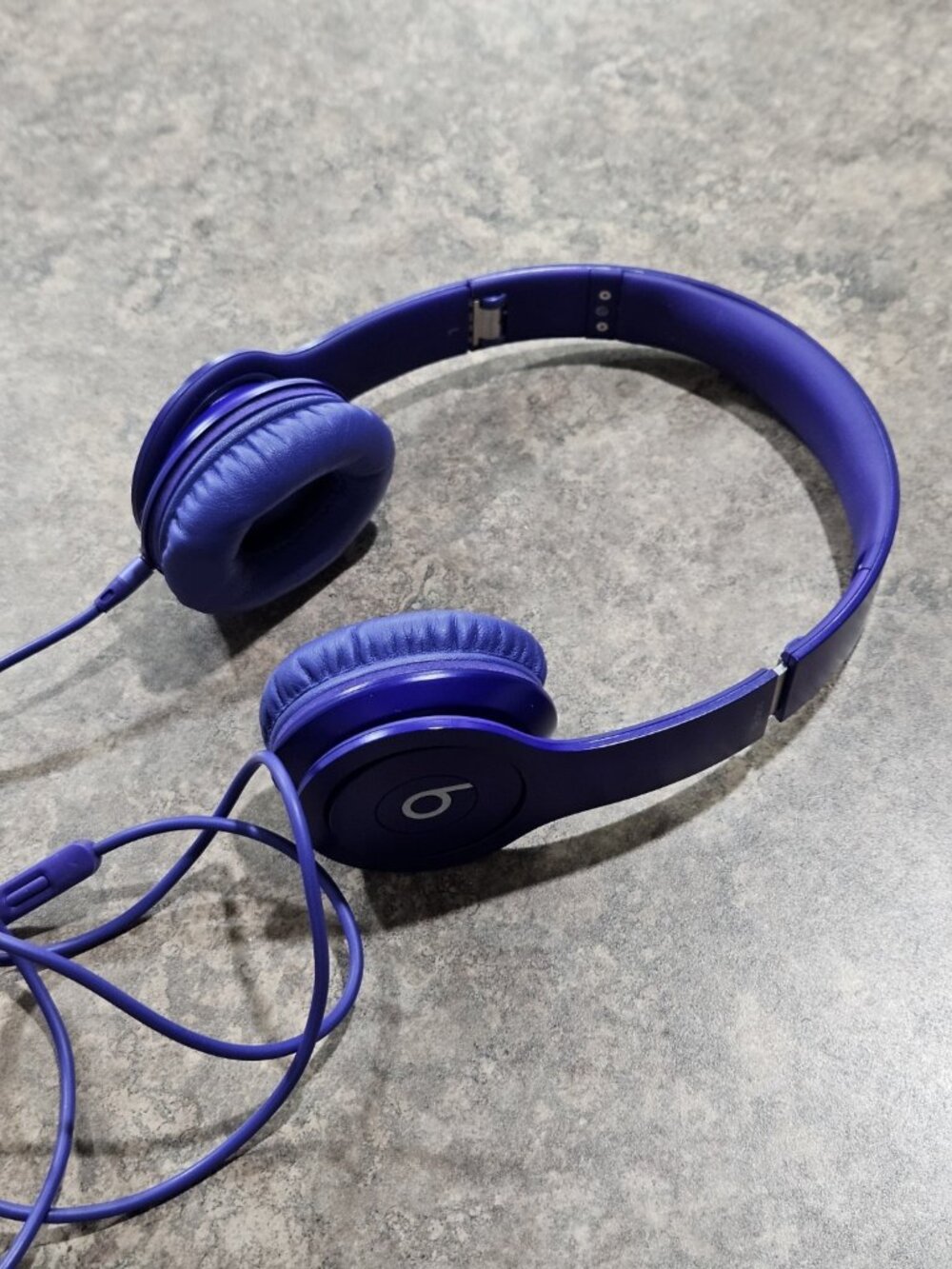 Beats Solo HD Purple Wired On-Ear Headphones with Case
